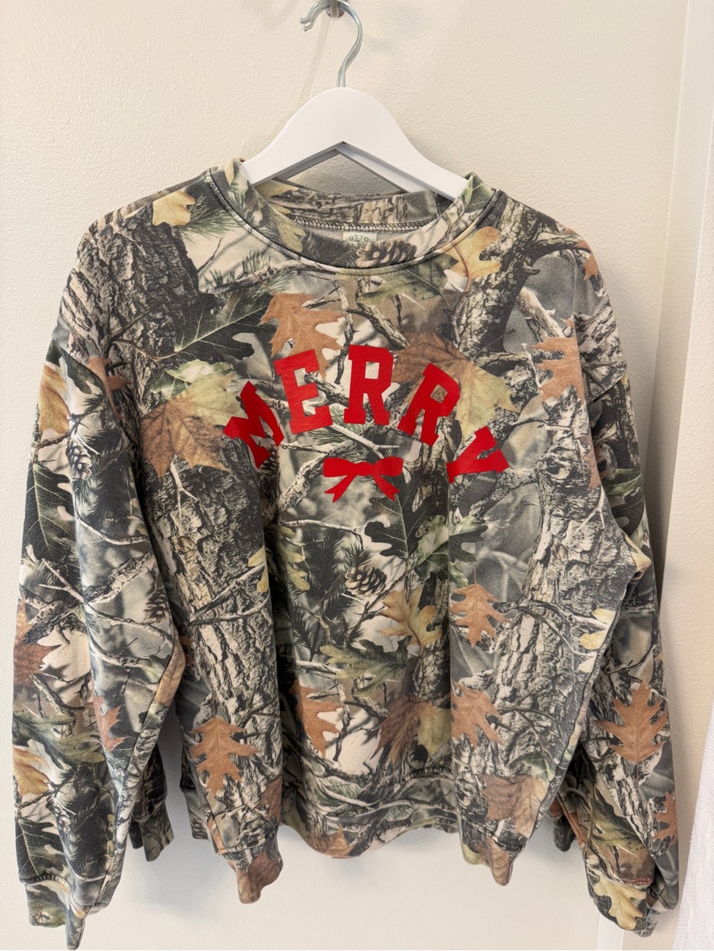 Women’s oversized Camouflage Sweatshirt - Red Logo